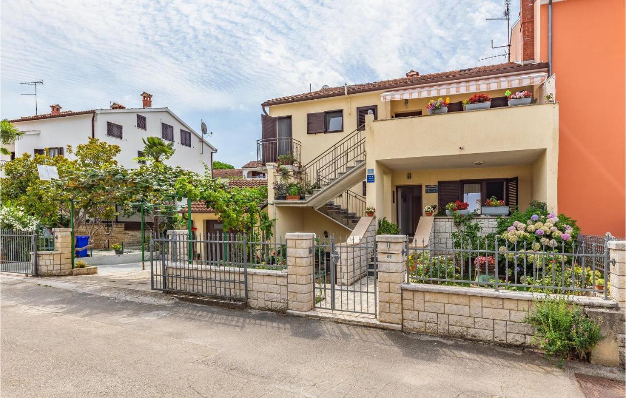 2 Bedroom Stunning Apartment In Rovinj Exteriör bild