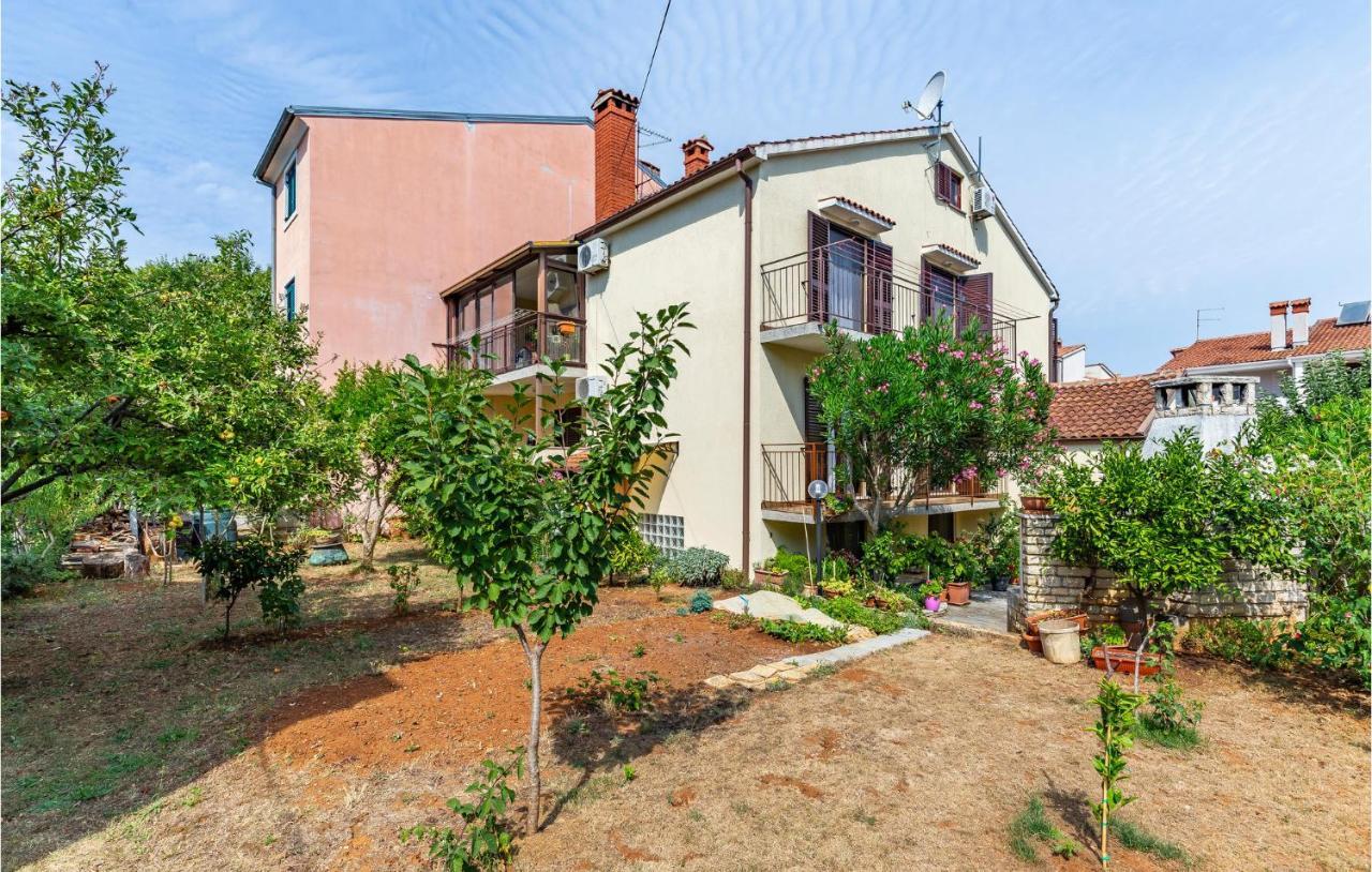 2 Bedroom Stunning Apartment In Rovinj Exteriör bild