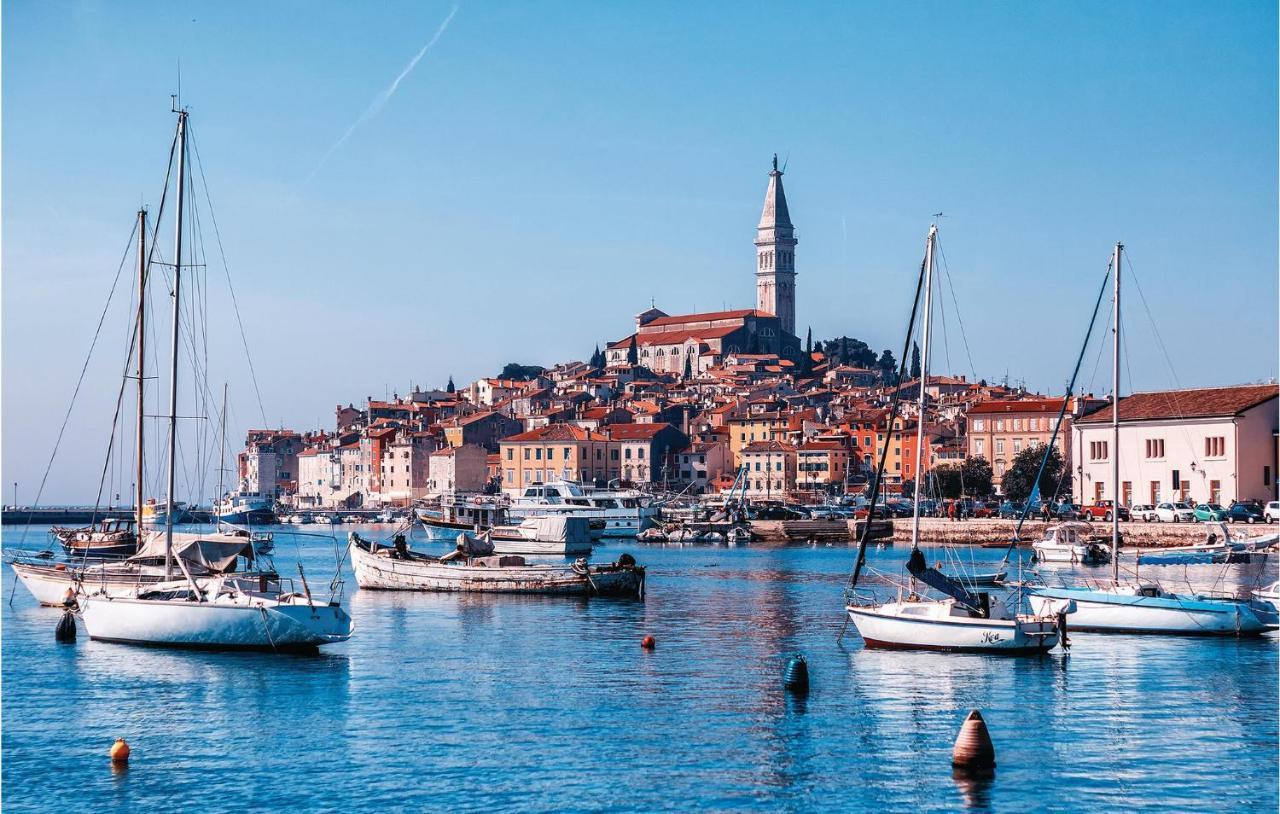 2 Bedroom Stunning Apartment In Rovinj Exteriör bild
